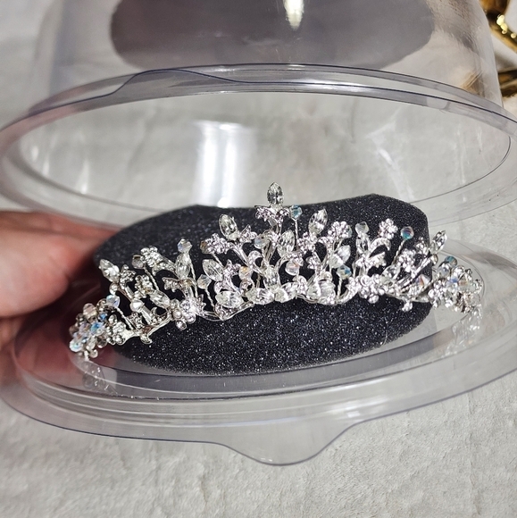 Davids Bridal Tiara NEW!